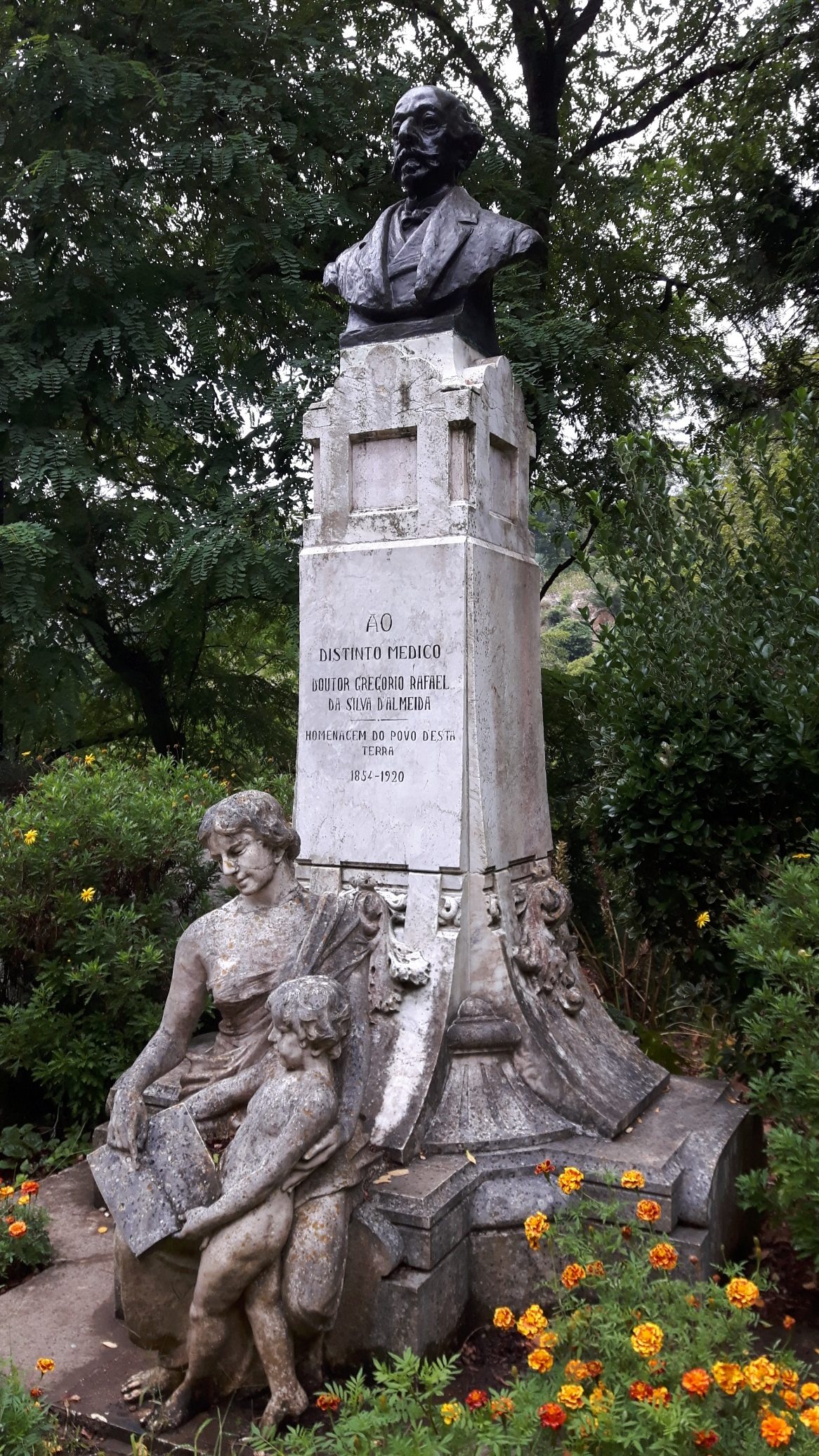 Gregorio Rafael da Silva d'Almeida's monument, Sintra - 01.jpg